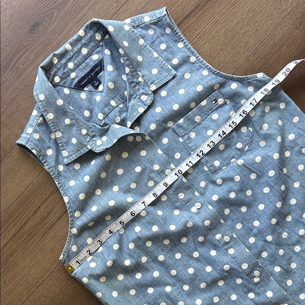 Tommy Hilfiger Light Blue Polka Dot Sleeveless Button-Down Shirt ! Medium - Picture 3 of 6